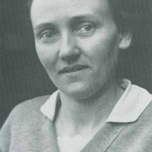 Portrait Gertraud Gräfin von Bullion mit ihren Lebensdaten auf der Rückseite